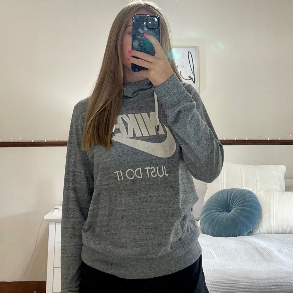 nike sweatshirt